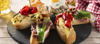 El Arte del Tapeo: Por Qué Compartir Sabores Nos Une